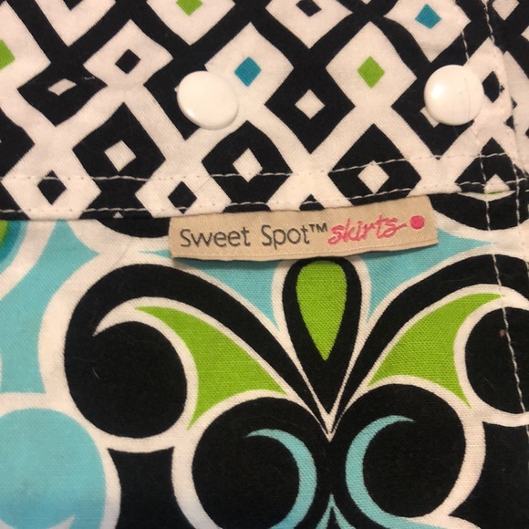 Sweet Spot Skirts.  Reversible adjustable Athletic skirt. Can fit many sizes. - Picture 3 of 9